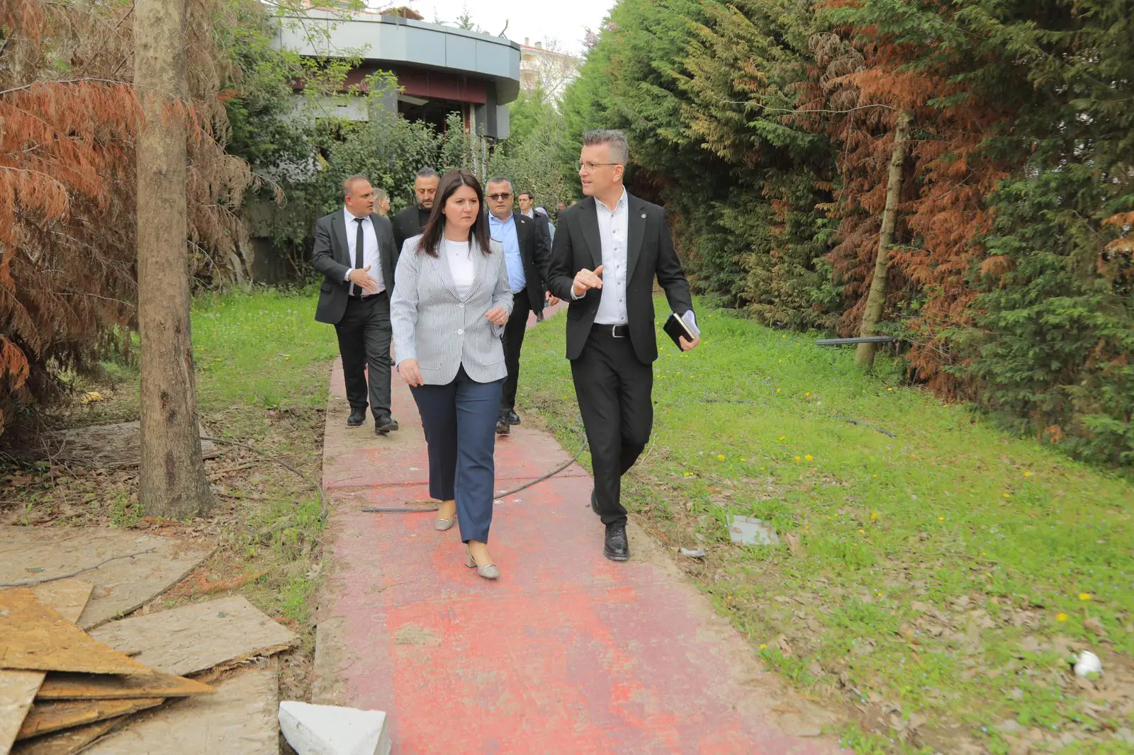 BAŞKAN GENCAN SAHADA: KAMU ALANLARI TEK TEK GERİ KAZANILIYOR galeri görseli